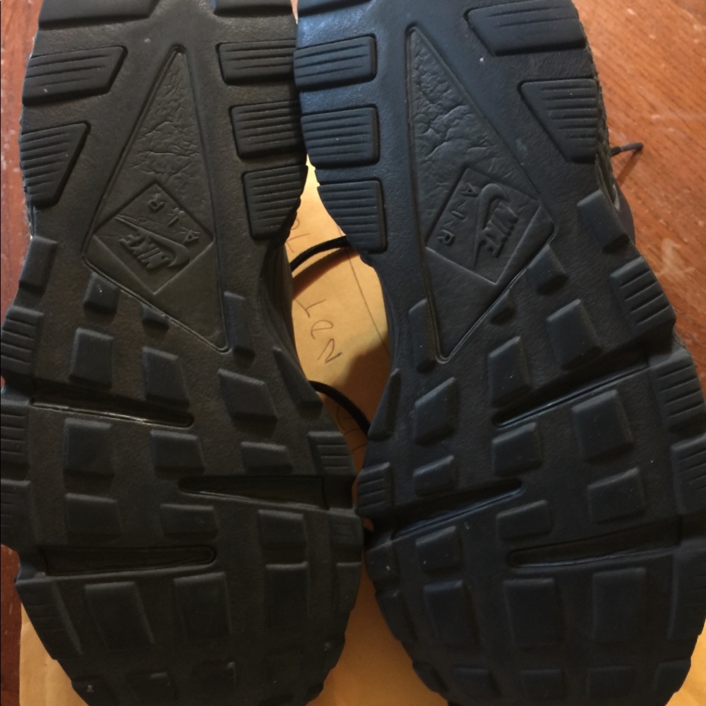 Nike - Picture 3 of 3